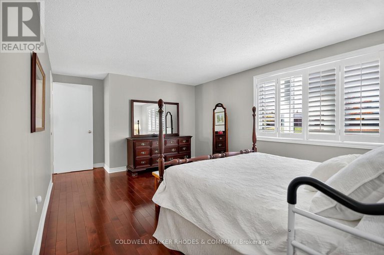 29032585/8-confederation-private/mooneys-bayriverside-park/ottawa/ontario/K1V9W6_18