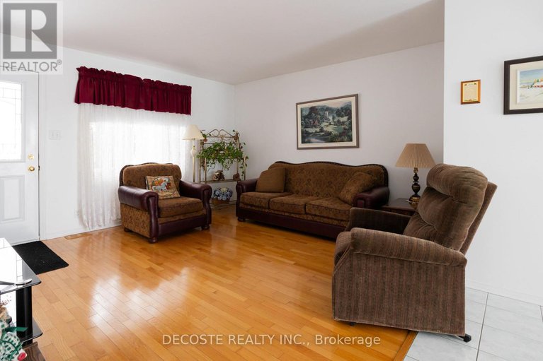 29406829/35-sandfield-avenue-n/alexandria/north-glengarry/ontario/K0C1A0_5