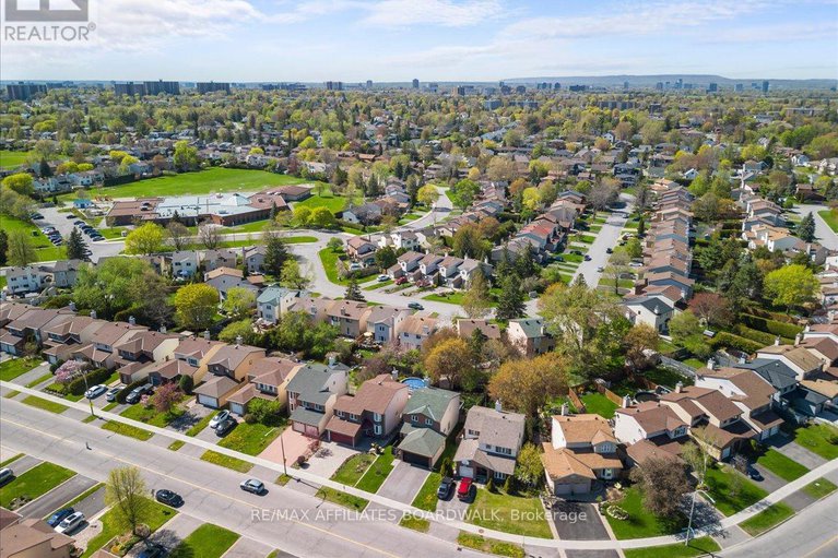28416743/423-viewmount-drive/borden-farmstewart-farmcarleton-heightsparkwood-hills/ottawa/ontario/K2E7P1_43