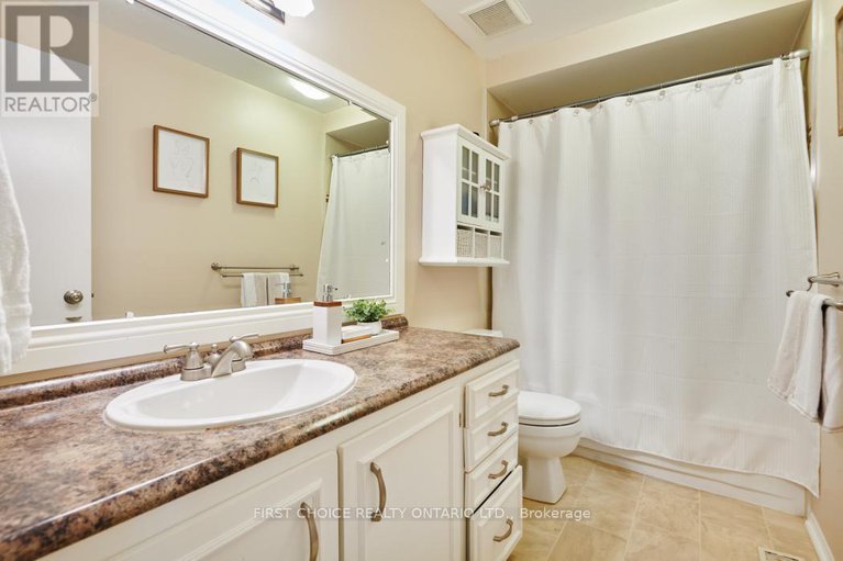 29056396/1771c-lamoureux-drive/queenswood-heights-south/ottawa/ontario/K1E2N5_26