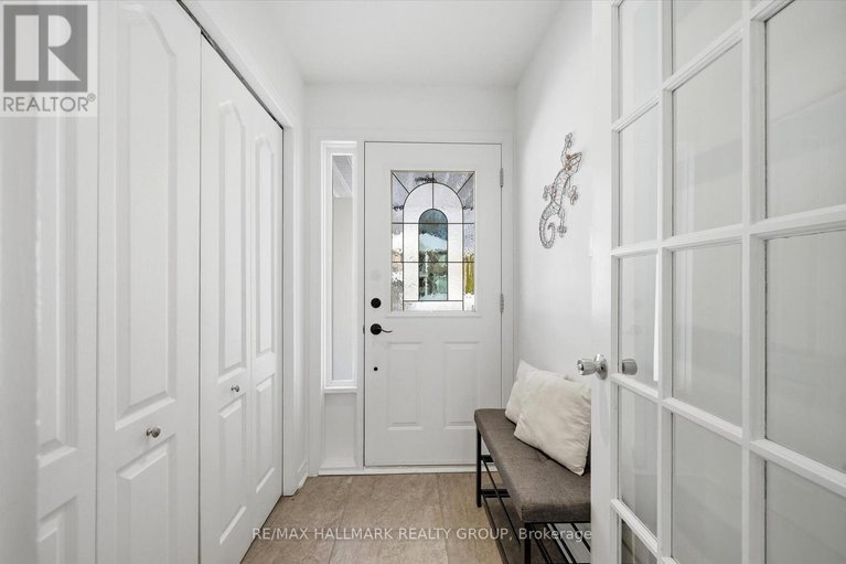 29425296/1660-country-walk-drive/chapel-hill/ottawa/ontario/K1C8E2_2