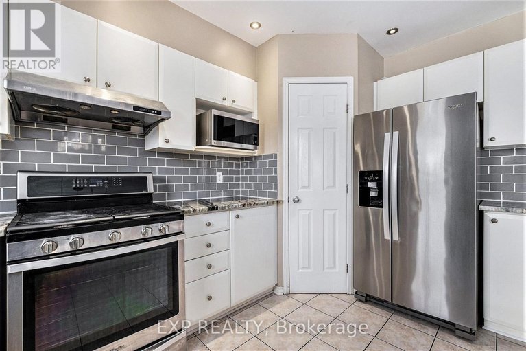 29453383/61-lamadeleine-boulevard/embrun/russell/ontario/K0A1W0_9