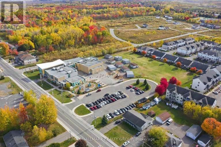 29091060/314-melodie-street/mer-bleuebradley-estatesanderson-park/ottawa/ontario/K1W0H9_45