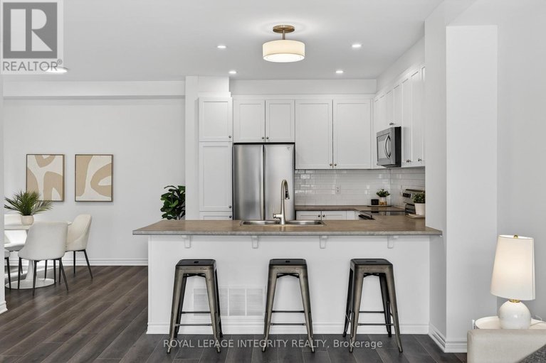 29521534/21-caspian-row/emerald-meadowstrailwest/ottawa/ontario/K2V0R7_9