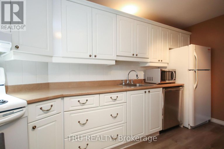 28397093/1604-1081-ambleside-drive/woodroffe/ottawa/ontario/K2B8C8_17