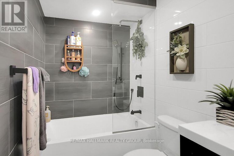 28580775/2201-1081-ambleside-avenue/woodroffe/ottawa/ontario/K2B8C8_23