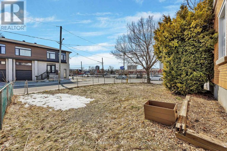 28423853/195-baribeau-street/vanier/ottawa/ontario/K1L7R4_46