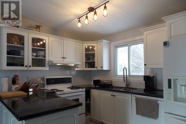 29204242/2515-gravelle-crescent/blackburn-hamlet/ottawa/ontario/K1B3A4_8