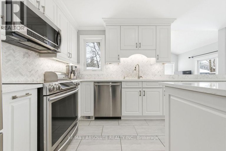 29302889/6145-lariviere-crescent/orleans-village/ottawa/ontario/K1W1C6_11