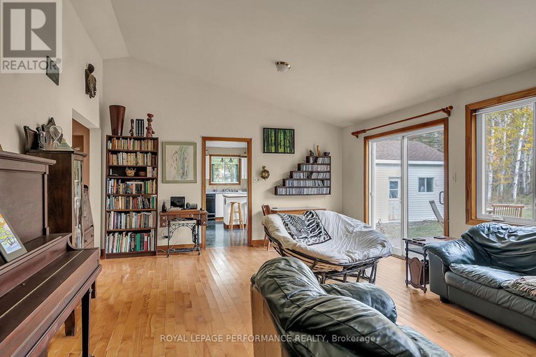 29148210/3781-delorme-crescent/north-glengarry-kenyon-twp/north-glengarry/ontario/K0C1A0_15