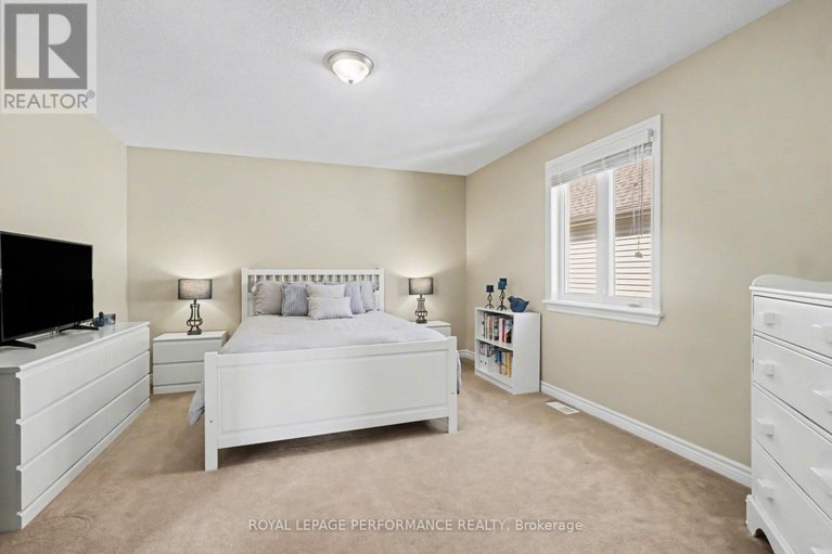 29633975/1828-mickelberry-crescent/notting-hillsummerside/ottawa/ontario/K4A0P2_35