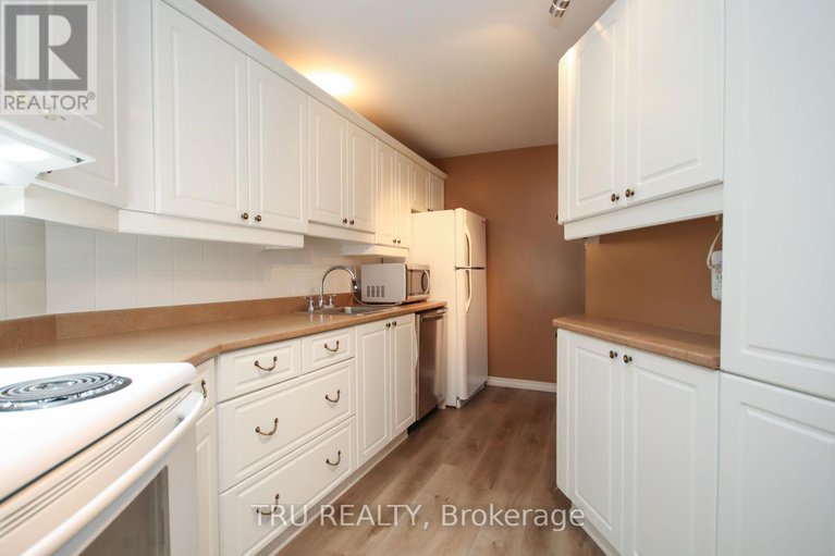 28397093/1604-1081-ambleside-drive/woodroffe/ottawa/ontario/K2B8C8_18