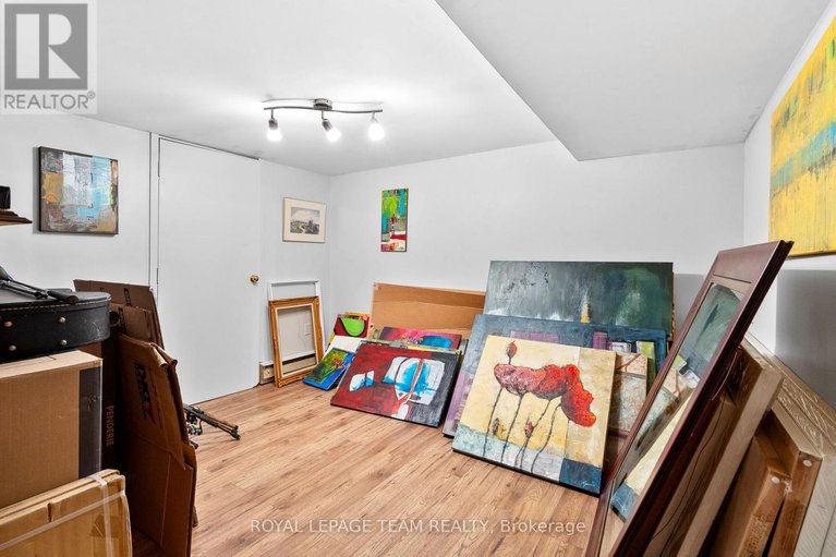 29301931/421-greenwood-avenue/laurentianview/ottawa/ontario/K2A0X5_21