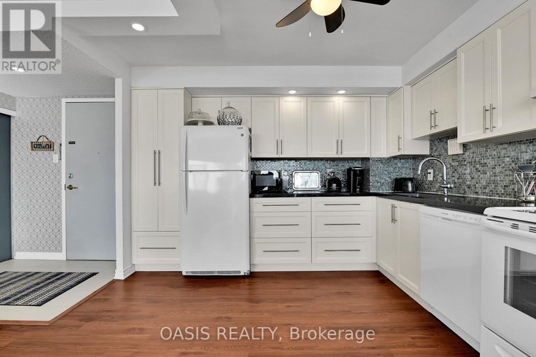 29432308/1108-2760-carousel-crescent/emerald-woodssawmill-creek/ottawa/ontario/K1T2N4_11