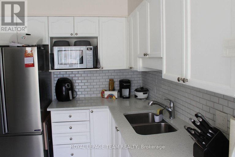 29399139/20-heartleaf-private/hunt-club-parkgreenboro/ottawa/ontario/K1T3Z9_16