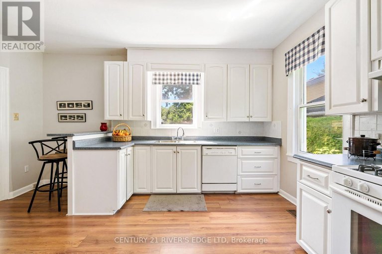 28632376/12084-lakeshore-drive/morrisburg/south-dundas/ontario/K0C1X0_10