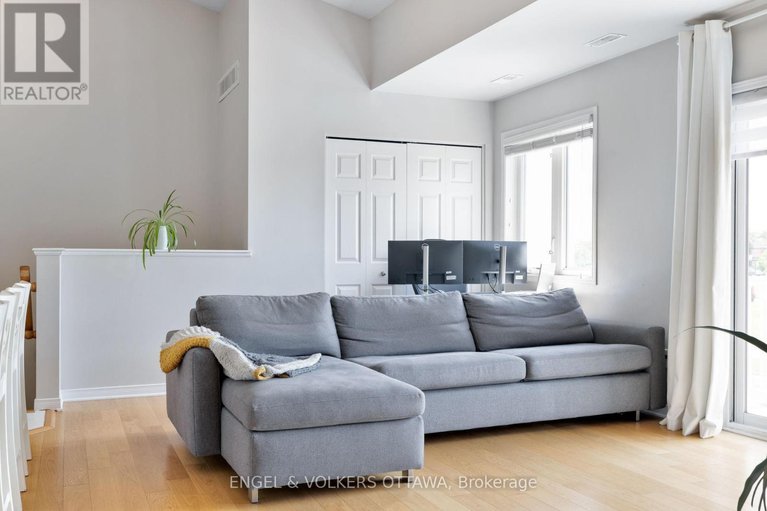 28491799/4-44-sternes-private/springridgeeast-village/ottawa/ontario/K4A0X8_17