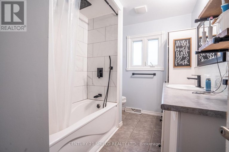 29555466/11-strachan-avenue/long-sault/south-stormont/ontario/K0C1P0_20