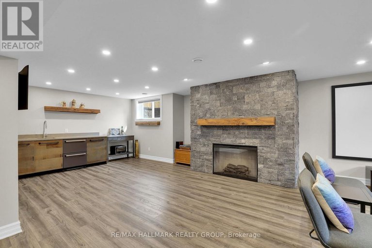29678413/300-amita-crescent/mooneys-bay/ottawa/ontario/K2C4H9_29