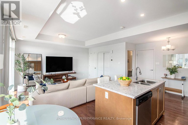 29052175/84-carabiner-private/mer-bleuebradley-estatesanderson-park/ottawa/ontario/K1W0L7_7