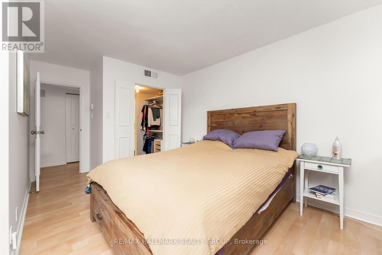28444358/403-215-somerset-street-w/ottawa-centre/ottawa/ontario/K2P0J1_15