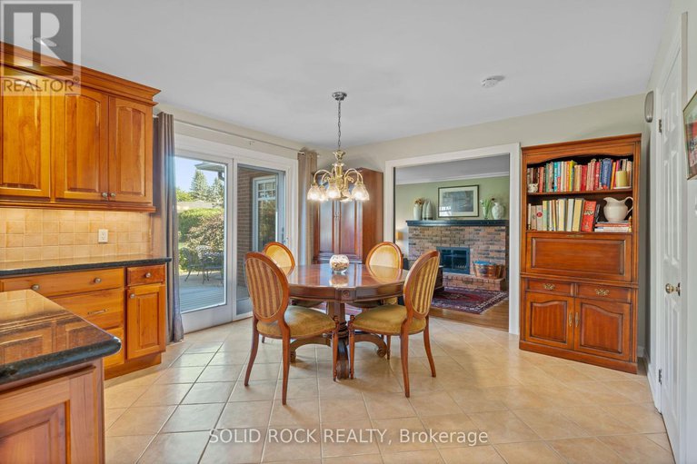 28931406/5569-whitewood-avenue/manotick-village-manotick-estates/ottawa/ontario/K4M1E1_18