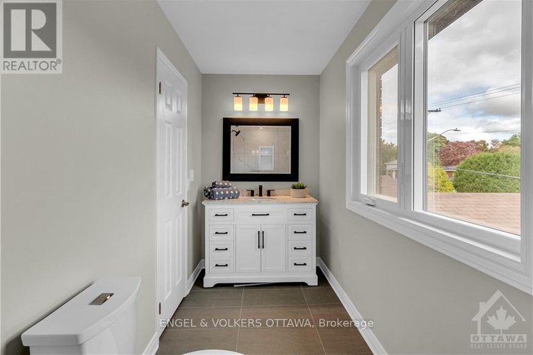 28611833/2177-lenester-avenue/mckellar-heightsglabar-park/ottawa/ontario/K2A4A9_22