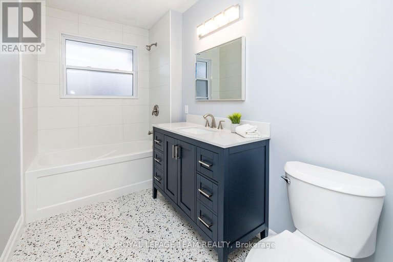 28059076/1245-fairway-drive/manotick-south-to-roger-stevens/ottawa/ontario/K4M1B3_19