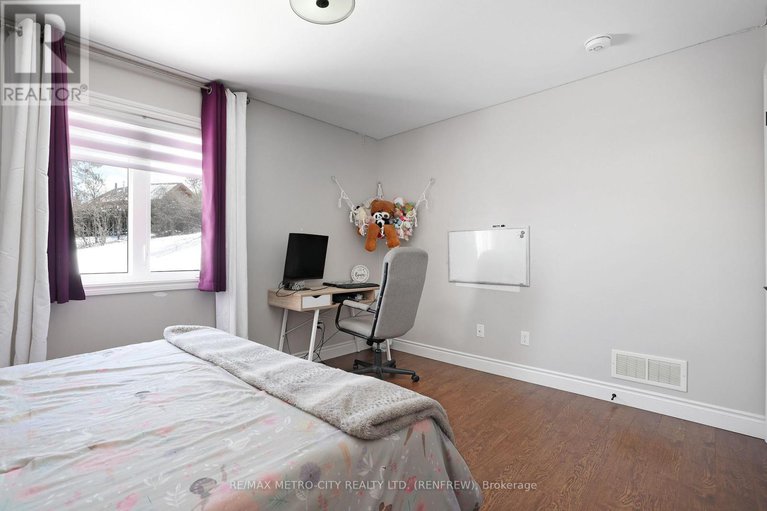 28154168/148-haramis-drive/renfrew/renfrew/ontario/K7V4M8_20