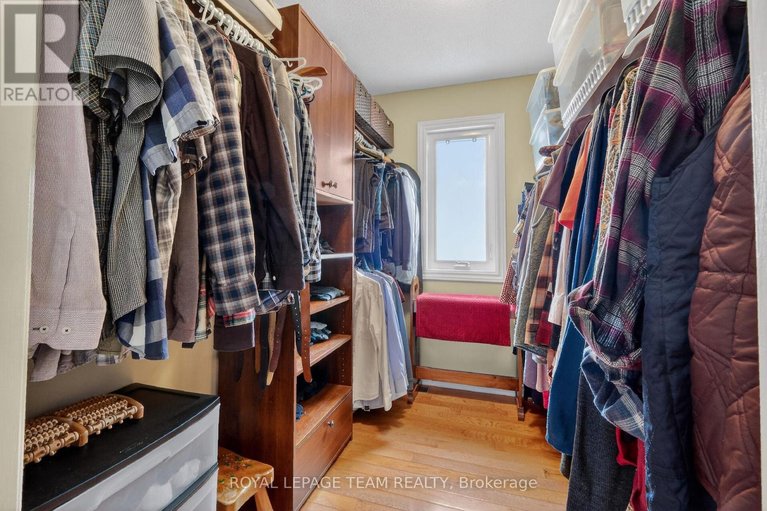 29494254/11-speers-crescent/bridlewood/ottawa/ontario/K2M1W1_27