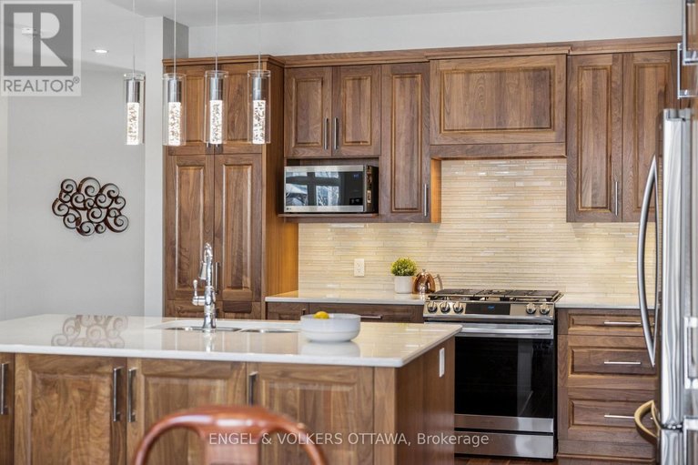 29492071/865-tewin-circle/camelot/ottawa/ontario/K4A1K1_6