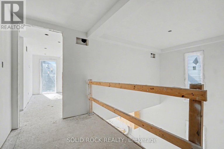 29669967/830-alpine-avenue/queensway-terrace-north/ottawa/ontario/K2B5R6_17