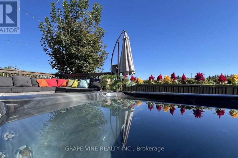 28831999/5607-maklynne-way/vars-village/ottawa/ontario/K0A3H0_1