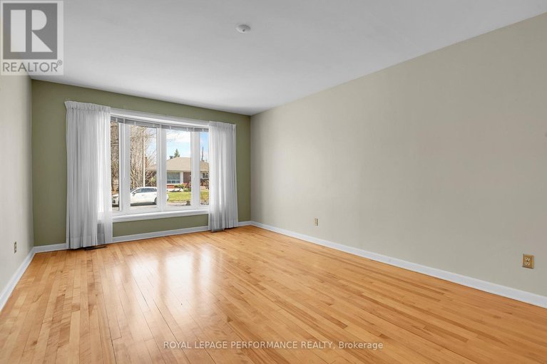 29636837/1582-digby-street/riverview-park/ottawa/ontario/K1G0P6_8