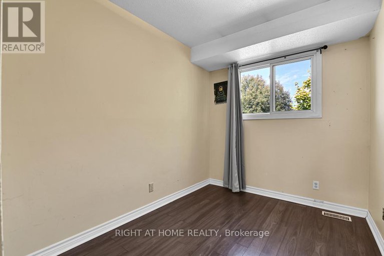 28826395/1441-perez-crescent/carson-grove/ottawa/ontario/K1J8V3_17