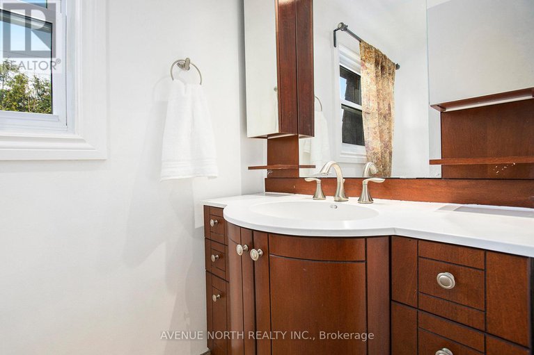 28651208/767-a-springland-drive/mooneys-bayriverside-park/ottawa/ontario/K1V6L9_11