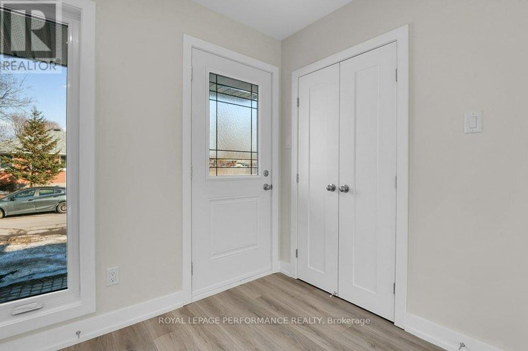 29470897/624-clarke-avenue/castle-heightsrideau-high/ottawa/ontario/K1K0Y7_5