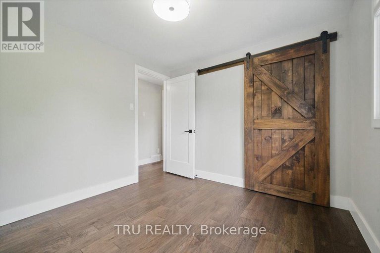 28427630/2114-balharrie-avenue/hawthorne-meadows/ottawa/ontario/K1G1G5_15