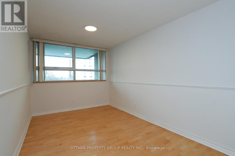 29126397/416-555-brittany-drive/viscount-alexander-park/ottawa/ontario/K1K4C5_18