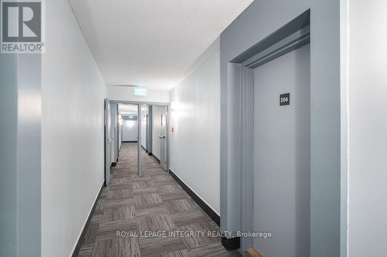 28876119/206-212-viewmount-drive/borden-farmstewart-farmcarleton-heightsparkwood-hills/ottawa/ontario/K2E7X2_5