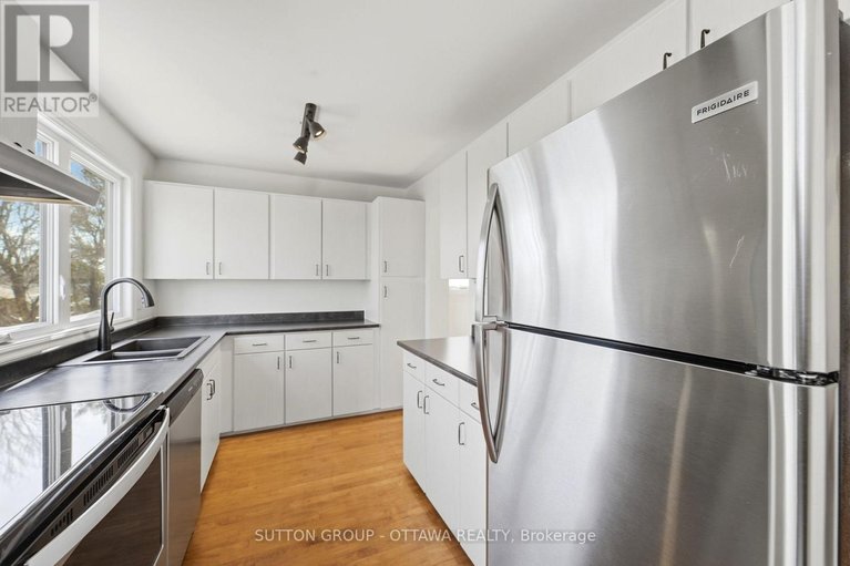 29633973/110-pigeon-terrace/hunt-clubwestern-community/ottawa/ontario/K1V9H7_16