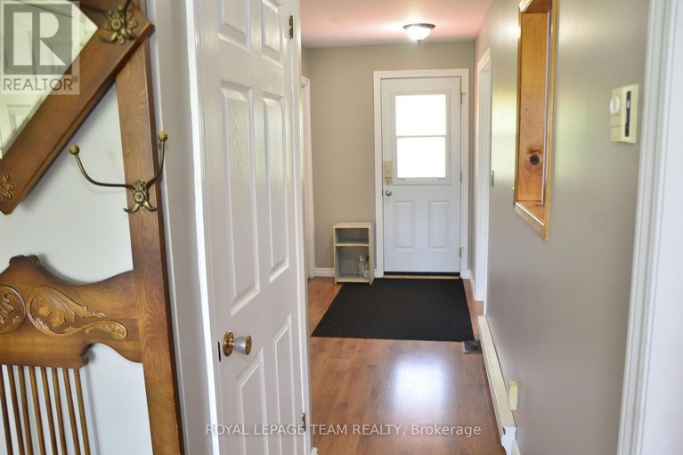 28426387/4951-hwy-31-bank-street-n/south-dundas-williamsburgh-twp/south-dundas/ontario/K0C2H0_21