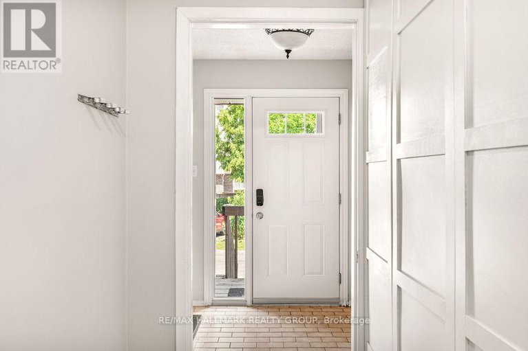 28556147/4-1-timberview-way/westcliffe-estates/ottawa/ontario/K2H9M7_3