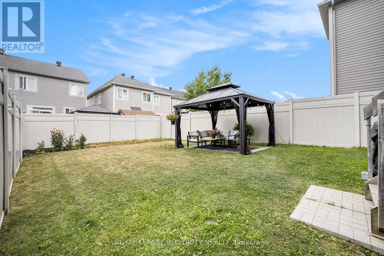 28777177/285-meadowbreeze-drive/emerald-meadowstrailwest/ottawa/ontario/K2M3A6_31