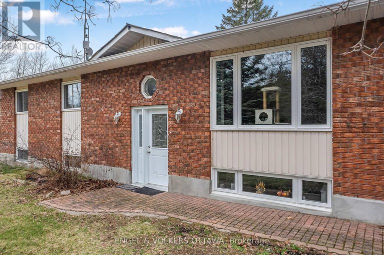 28239136/684-county-road-44-road/north-grenville-twp-kemptville-south/north-grenville/ontario/K0G1J0_2