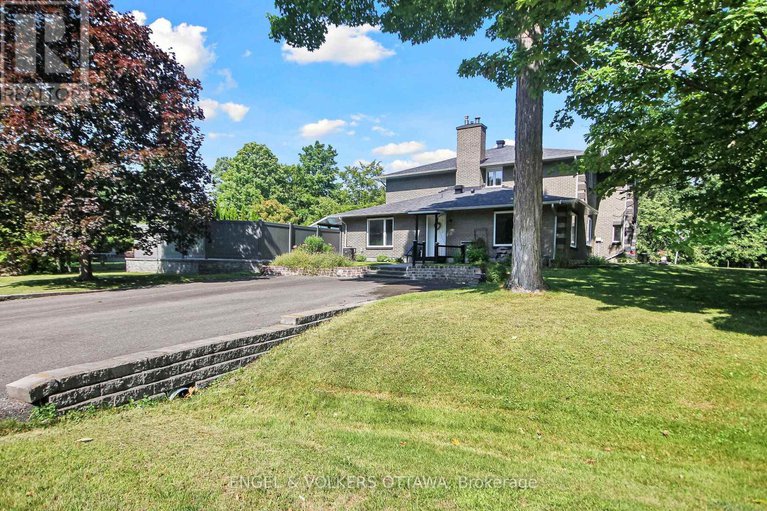 29119545/5593-whitewood-avenue-s/manotick-village-manotick-estates/ottawa/ontario/K4M1E1_31