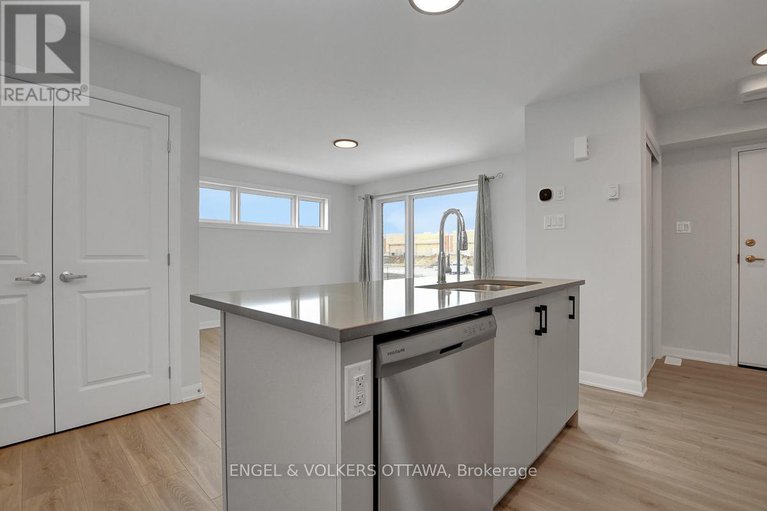 29432303/12-801-glenroy-gilbert-drive/strandherd/ottawa/ontario/K2J5R6_13