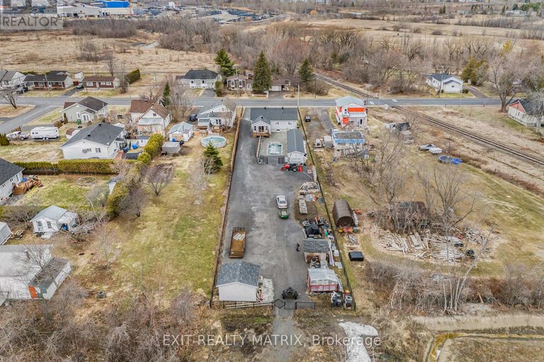 29241507/213-longueuil-street/lorignal/champlain/ontario/K0B1K0_34