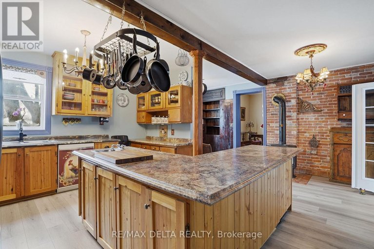 29479728/132-high-street/vankleek-hill/champlain/ontario/K0B1R0_16