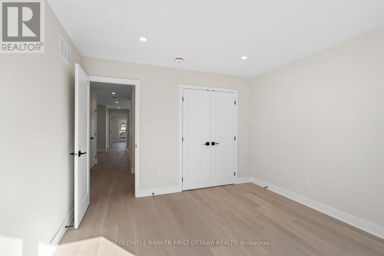 28450244/279-enclave-walk/mer-bleuebradley-estatesanderson-park/ottawa/ontario/K1W0J5_34